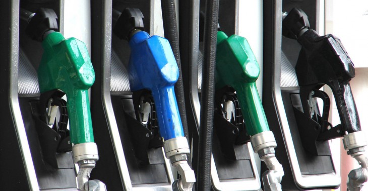 Analitycy: najbliższe dni bez spadków cen paliw na stacjach benzynowych