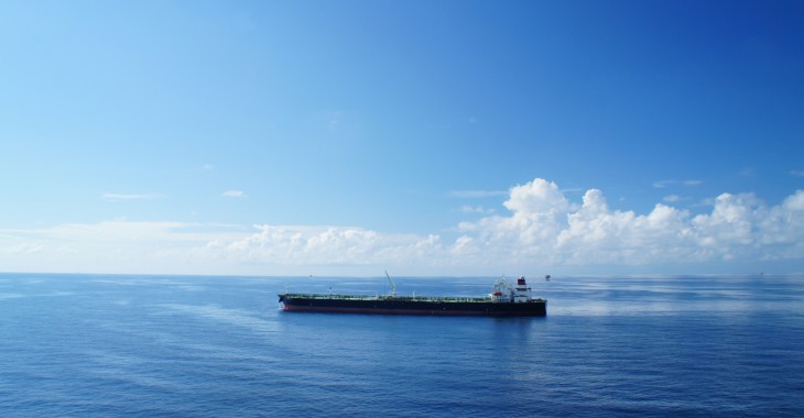 Gazowiec z pierwszym amerykańskim LNG stoi na redzie w Świnoujściu