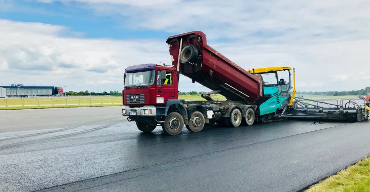Specjalistyczny asfalt z PKN ORLEN na lotnisku w Pradze