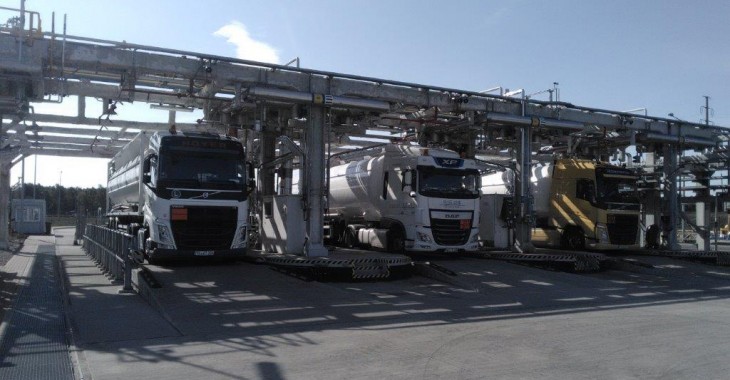 W terminalu LNG w Świnoujściu załadowano gazem skroplonym pierwszy w historii ISO-kontener